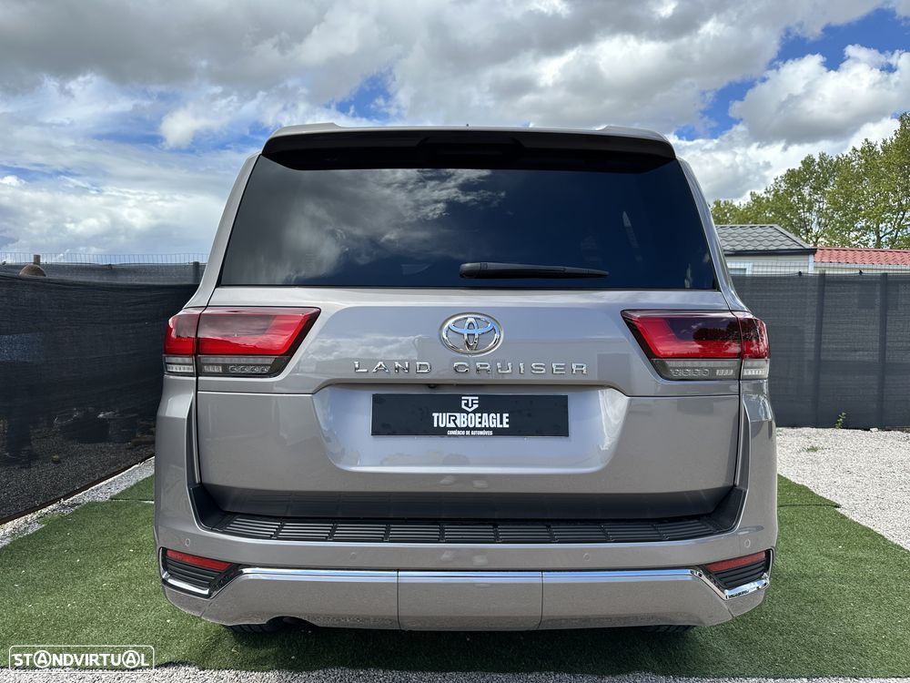 Toyota Land Cruiser 300 70th Anniversary - 3