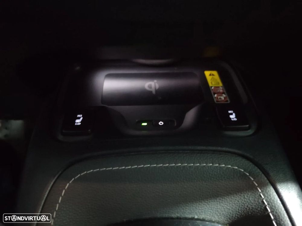 Toyota Corolla 1.8 Hybrid Exclusive - 26