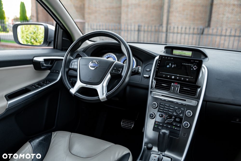 Volvo XC 60 D5 AWD Geartronic Momentum - 26