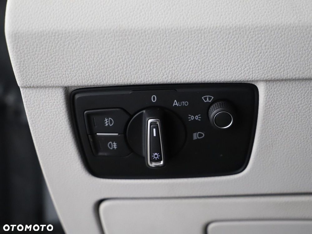 Volkswagen Passat Variant 2.0 TDI Elegance DSG - 25
