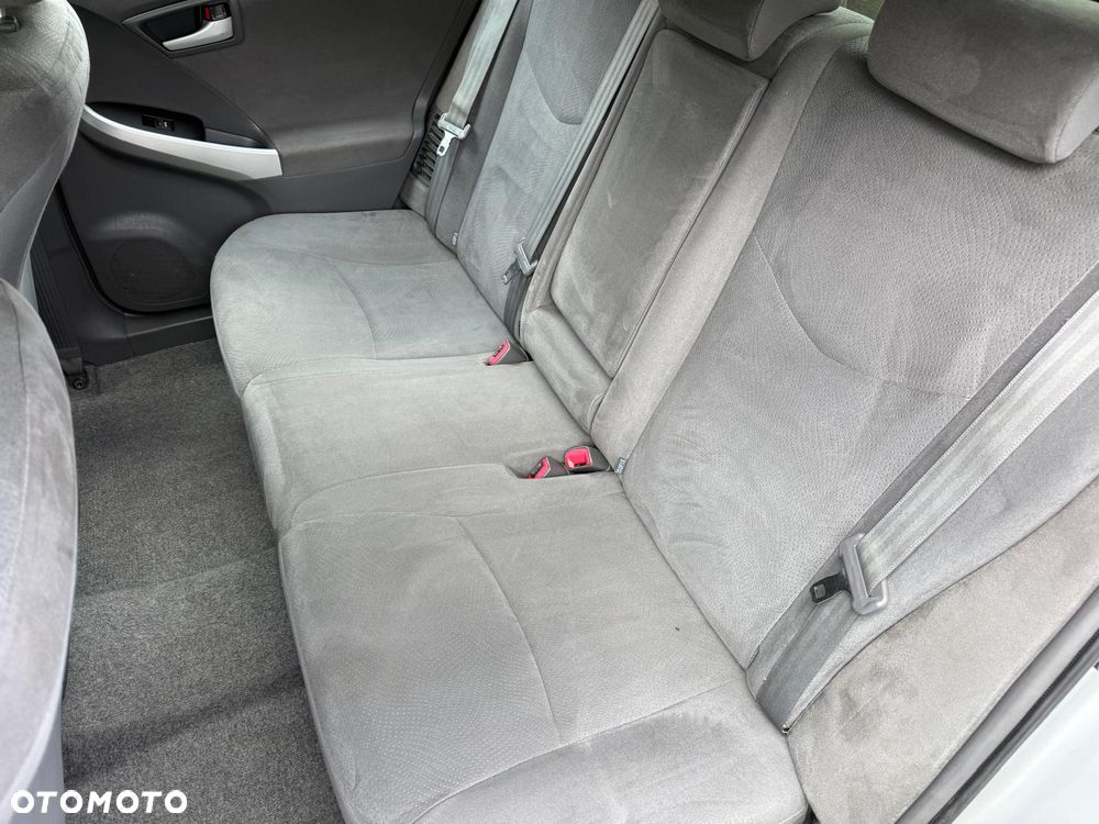 Toyota Prius (Hybrid) - 6