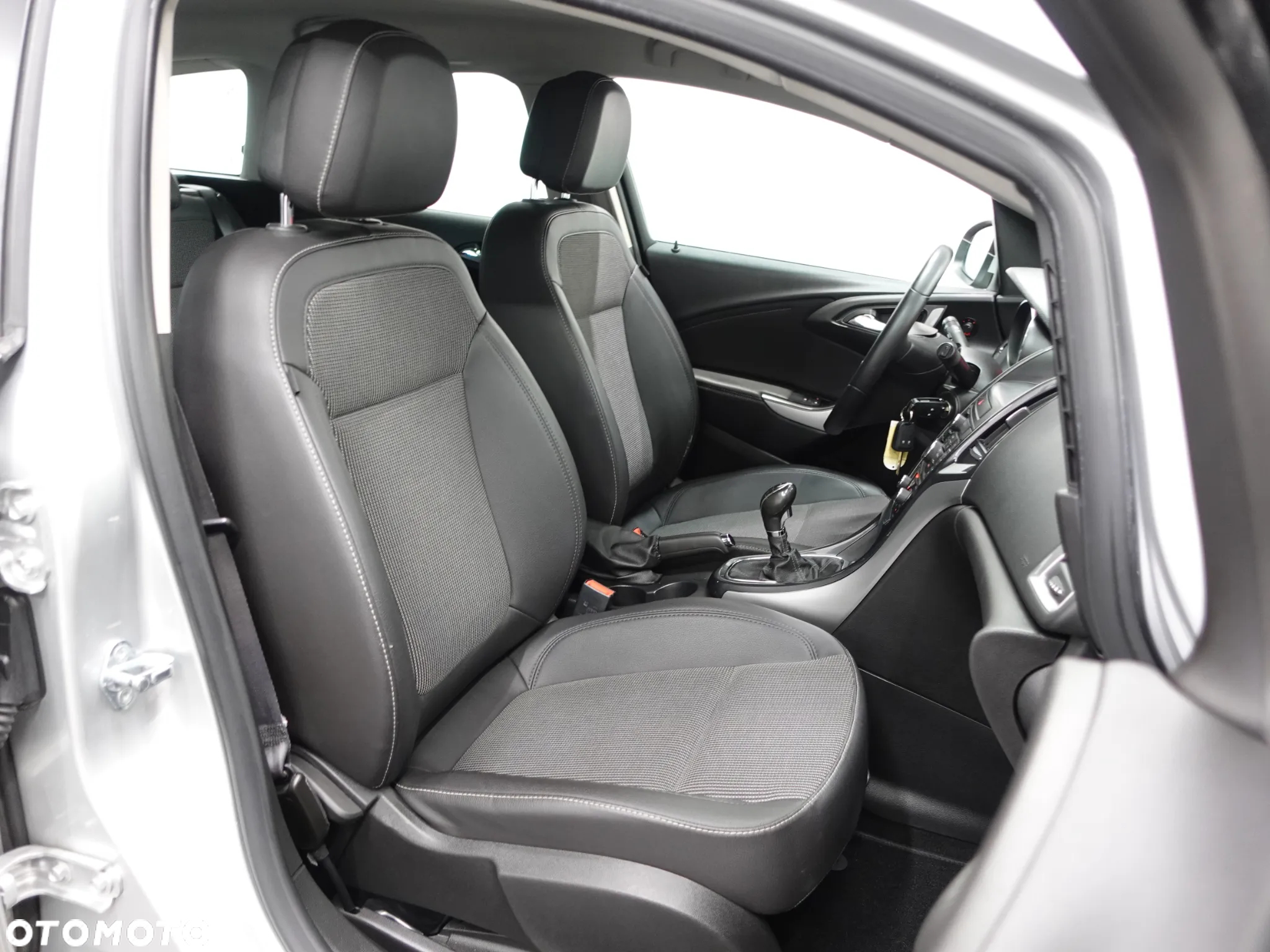 Opel Astra IV 1.6 CDTI Cosmo - 29