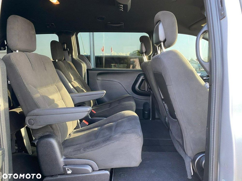 Dodge Grand Caravan - 12