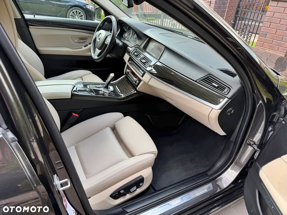 BMW Seria 5 525d Luxury Line - 8