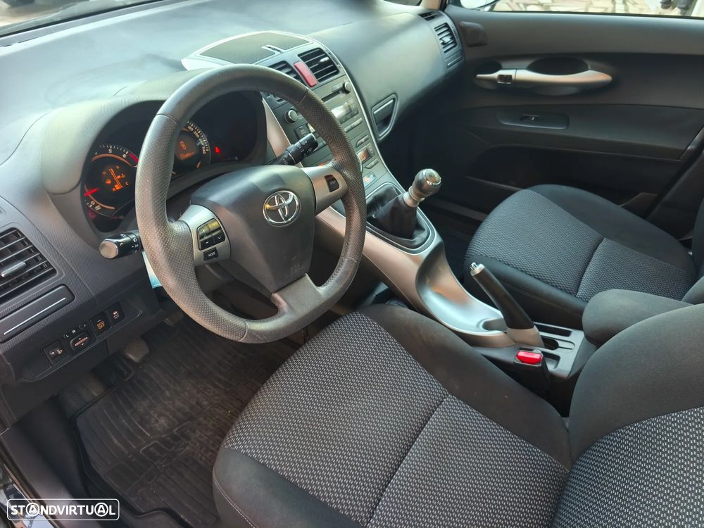 Toyota Auris 1.4 VVT-i AC+VSC - 19