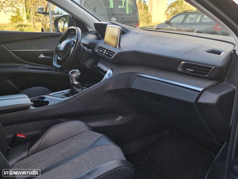 Peugeot 3008 PureTech 130 Stop & Start GPF Allure - 12