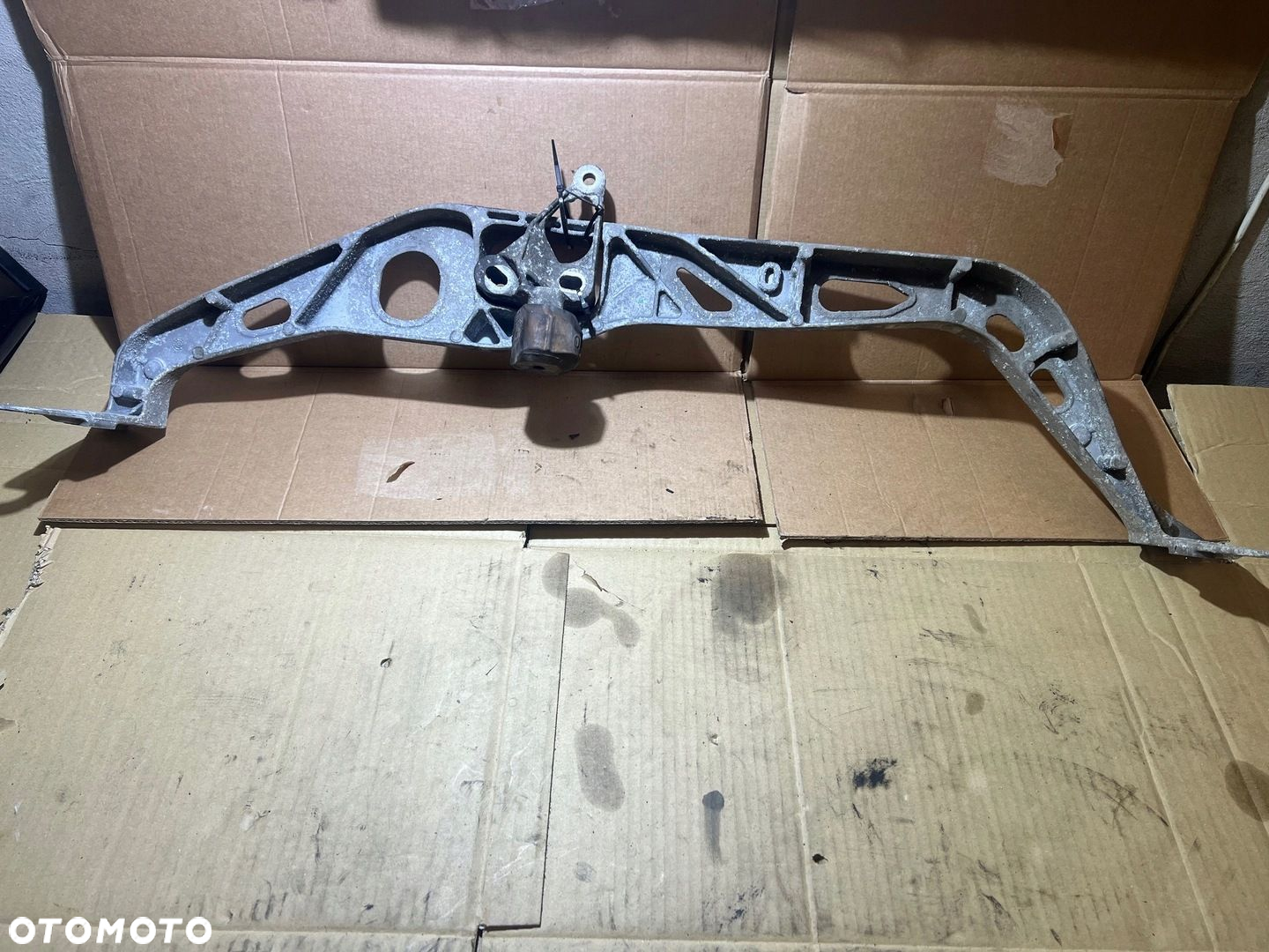 AUDI A4 B8 A5 8T A6 C7 2.0 TDI BELKA WSPORNIK SILNIKA 8K0199521Q - 3