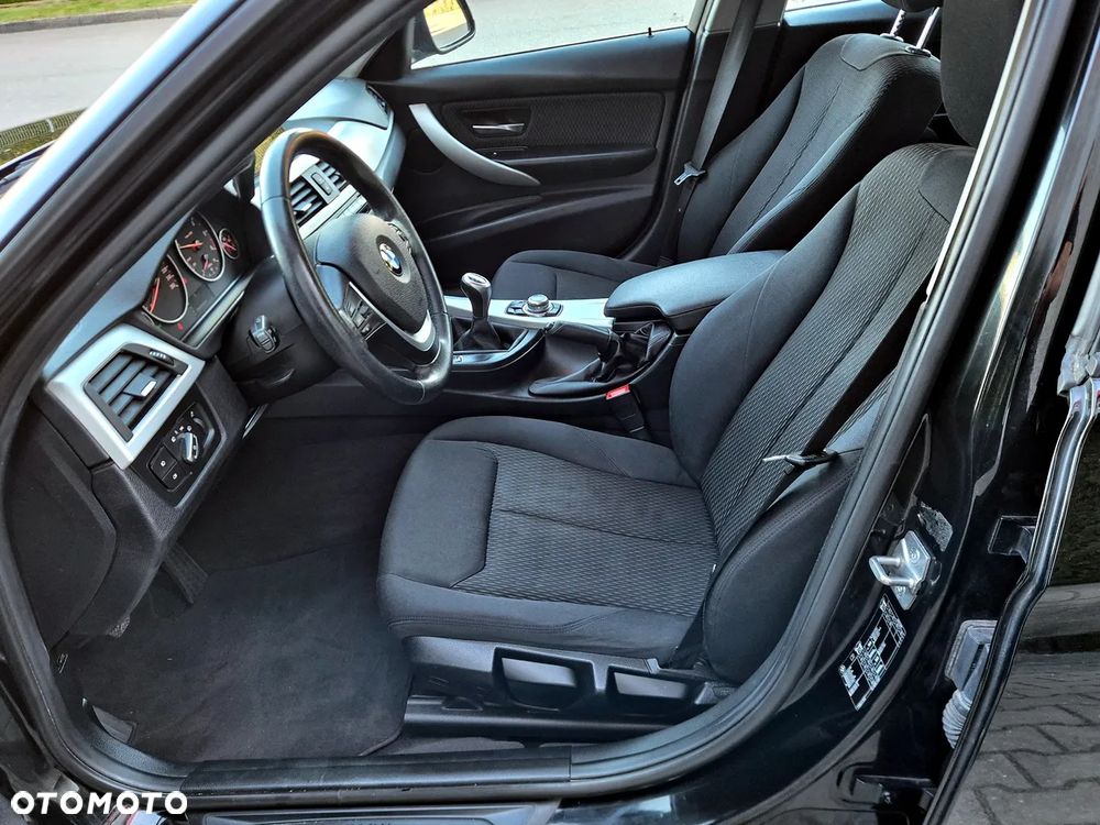 BMW Seria 3 318d DPF Edition Sport - 18