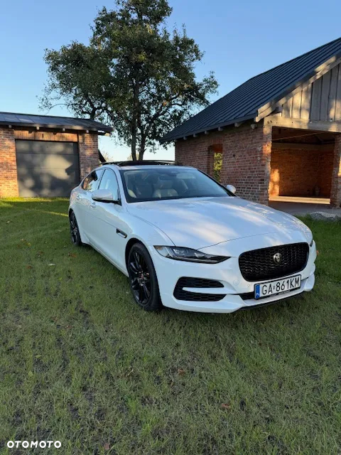 Jaguar XE 2.0 P250 R-Dynamic SE - 3