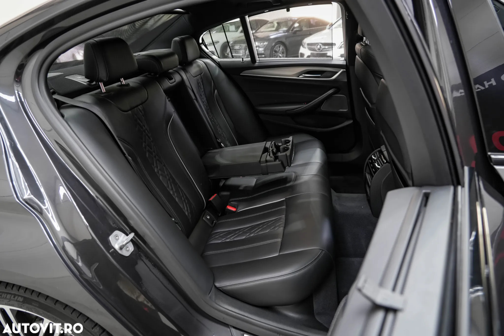 BMW Seria 5 520i AT - 12