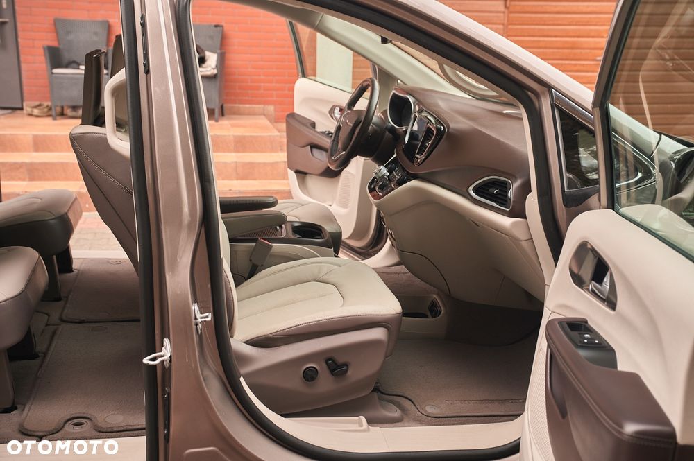 Chrysler Pacifica - 6