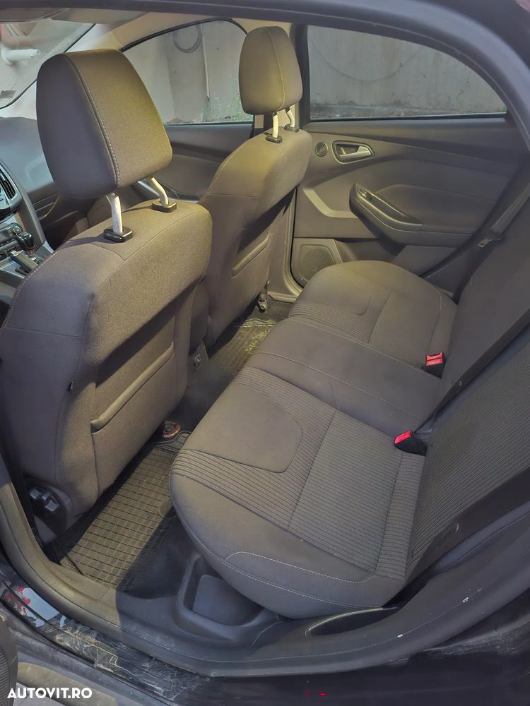 Ford Focus - 8