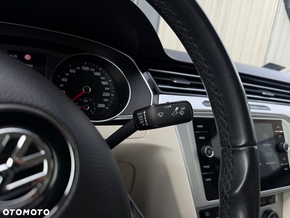 Volkswagen Passat 2.0 TDI SCR Comfortline - 20