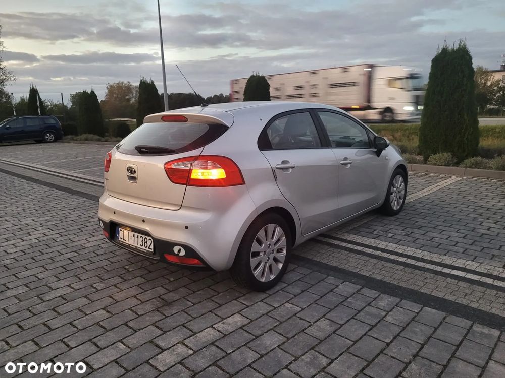 Kia Rio 1.2 Fifa World Cup Edition - 9