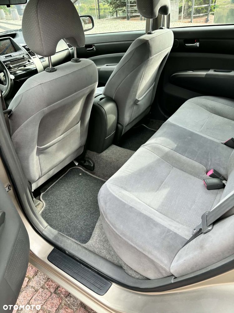 Toyota Prius - 4