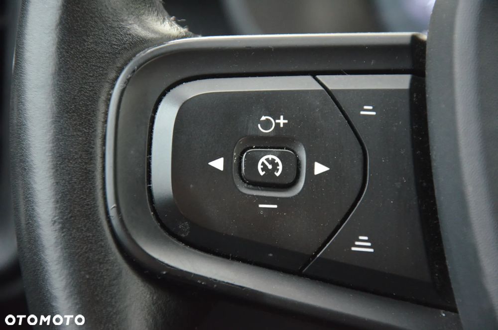 Volvo XC 40 T3 Momentum - 27