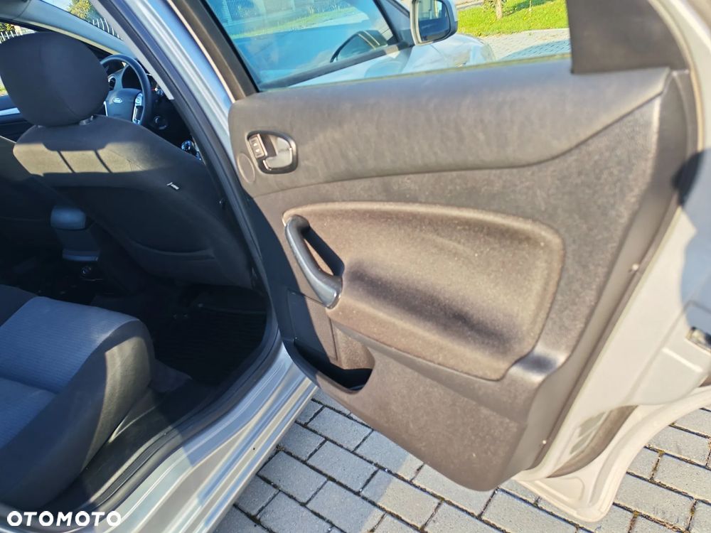 Ford Mondeo - 17