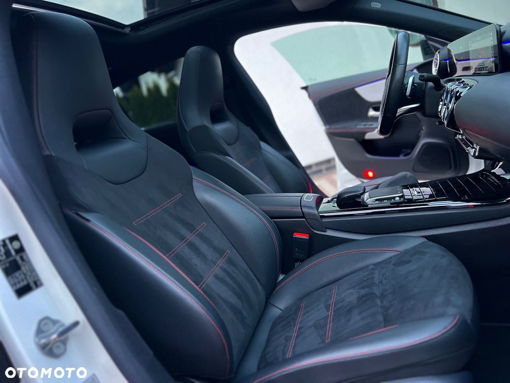 Mercedes-Benz CLA 250 4-Matic AMG Line 7G-DCT - 29