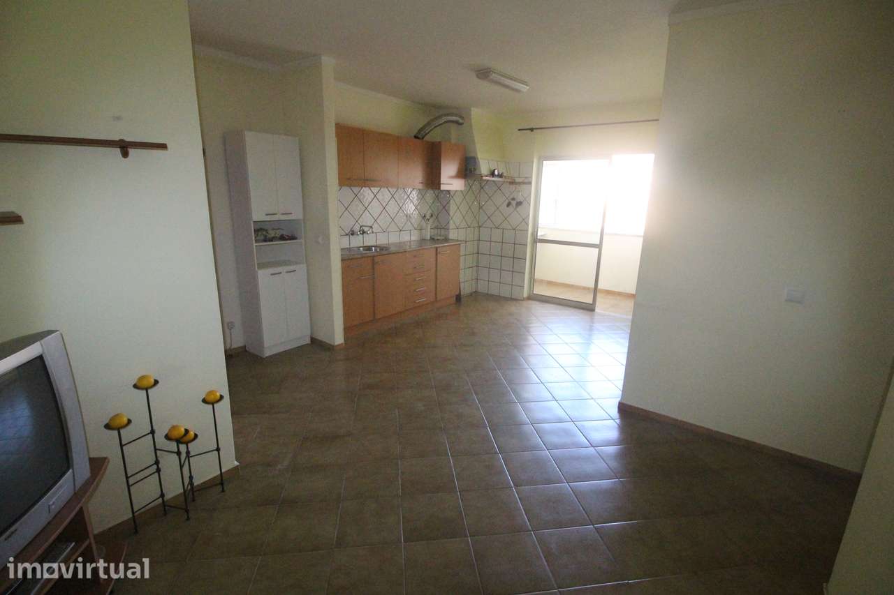 Armação de Pêra, T1 com parqueamento privado, frente ao Lidl - Grande imagem: 4/13