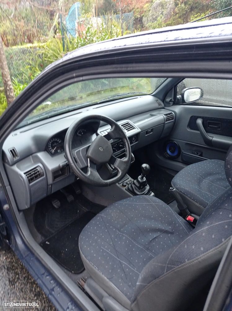 Renault Clio 1.9 D RXE - 3