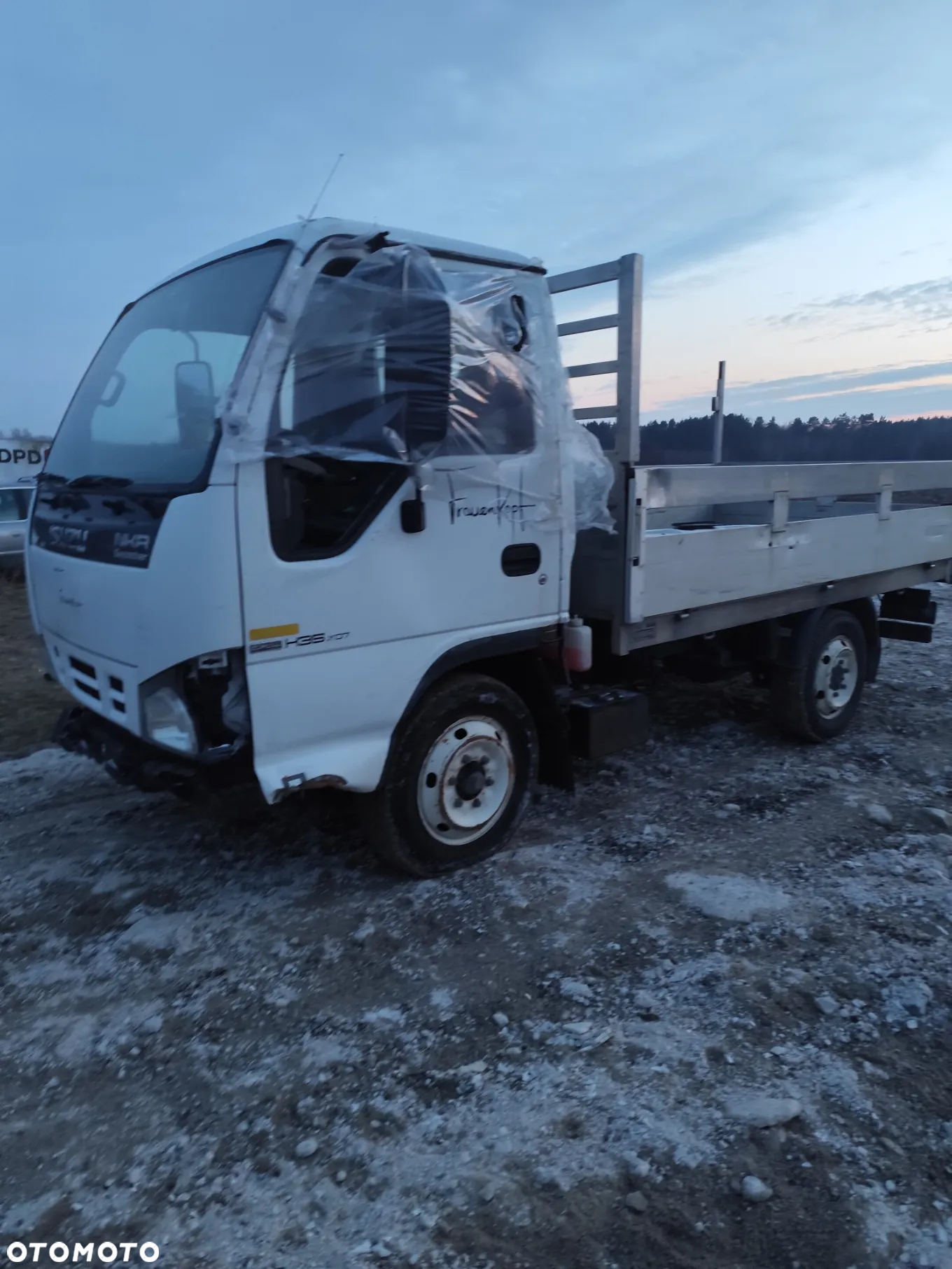 ISUZU seria 2007r NKR NQR 85 3.0 D  131.000 km kabina kompletna Europa szyba podsufitka - 10