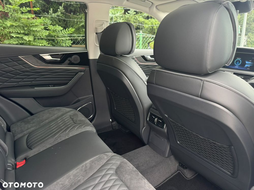 Hongqi HS5 2.0T AWD - 22