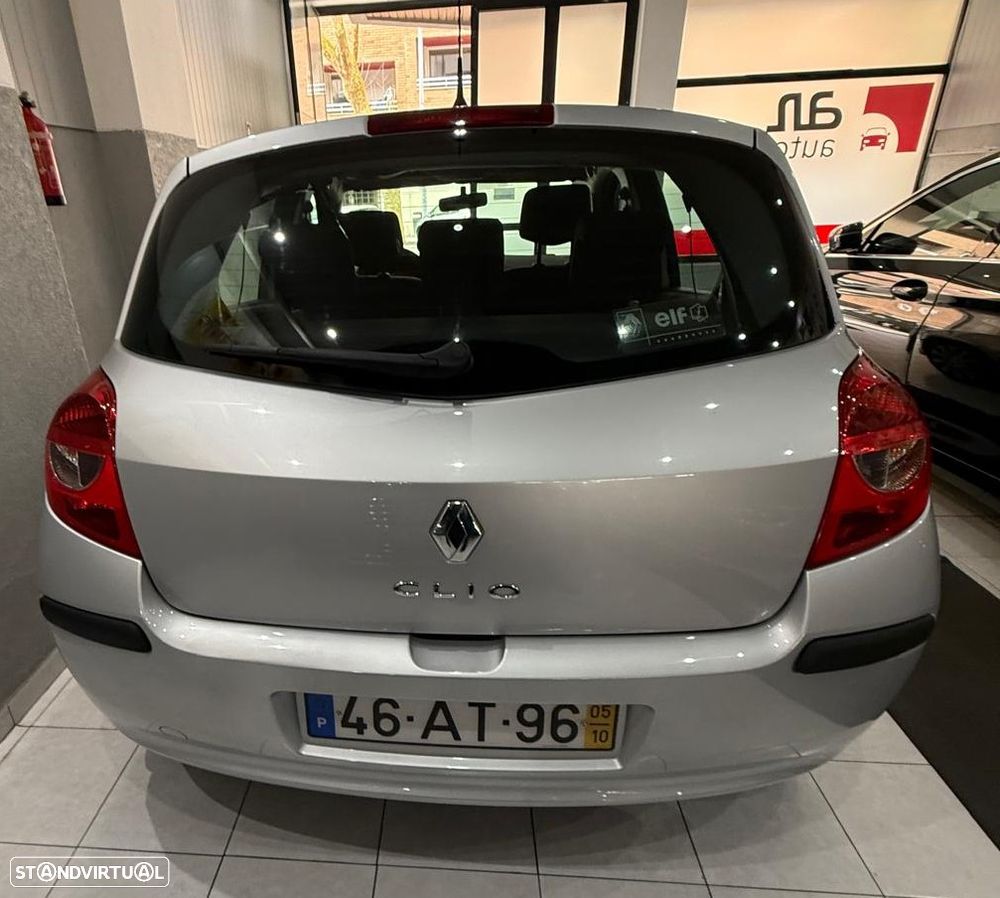 Renault Clio 1.2 16V Confort - 10