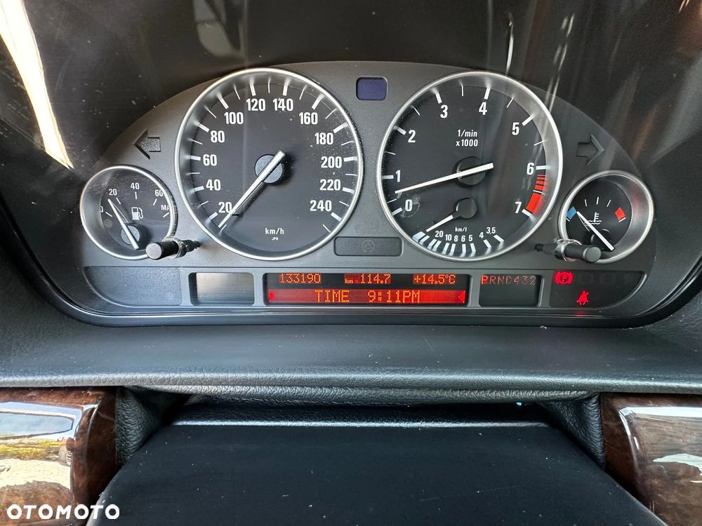 BMW Seria 7 740i V8 - 32