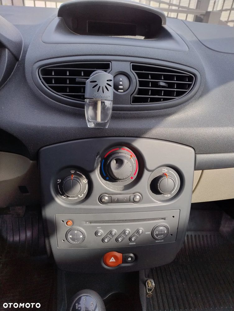 Renault Clio 1.2 16V Alize - 10