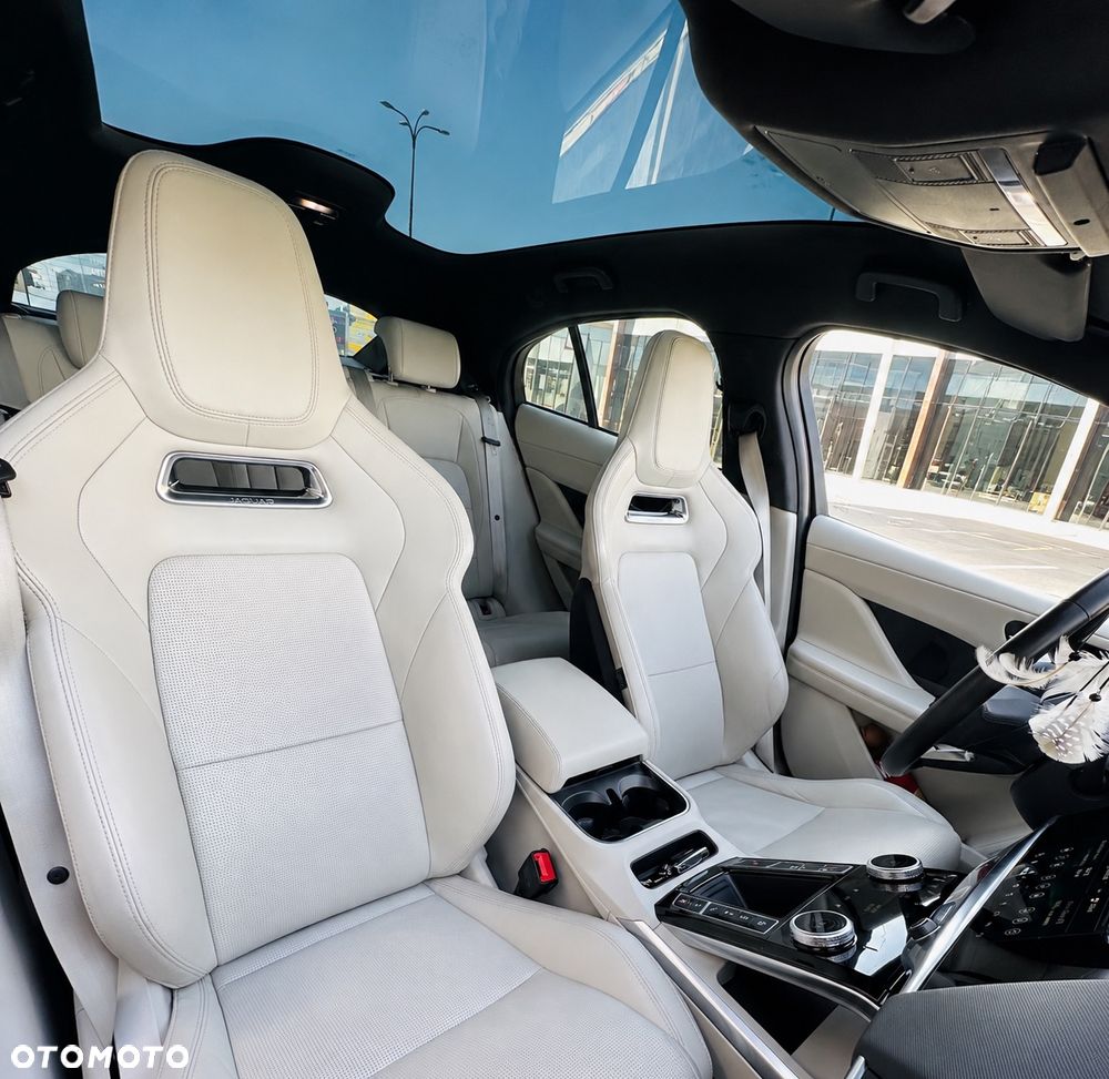 Jaguar I-Pace - 8