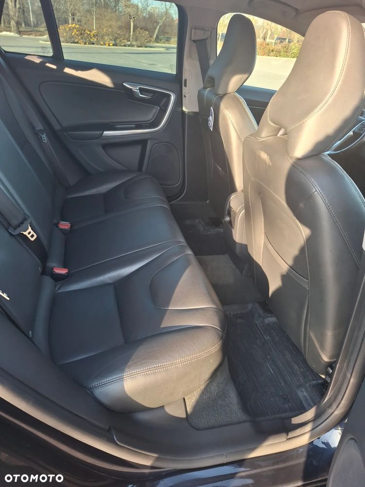 Volvo V60 D3 Drive-E Momentum - 9