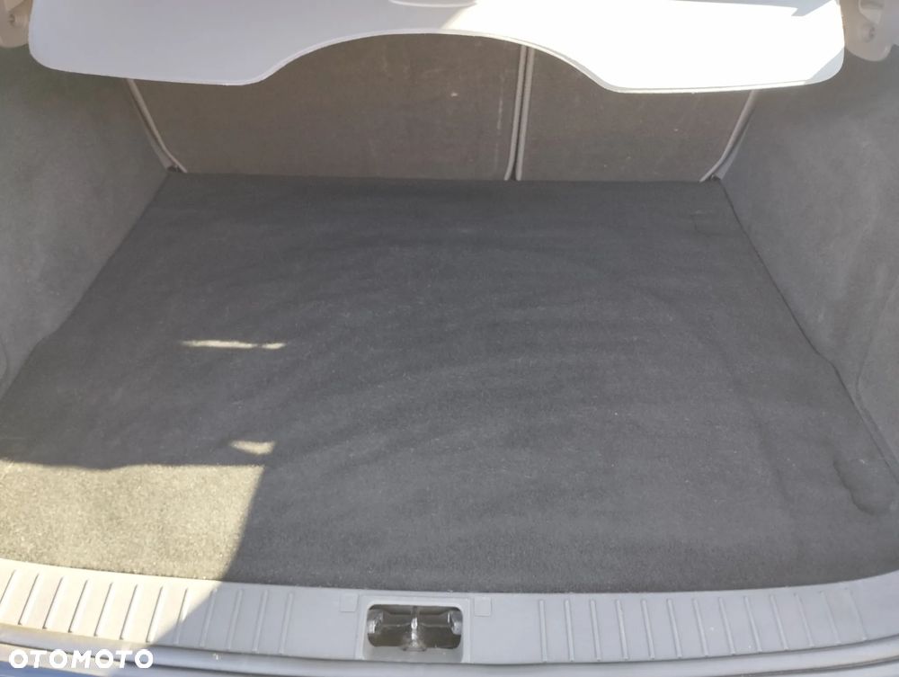 Ford Focus 1.6 16V Fun X - 20