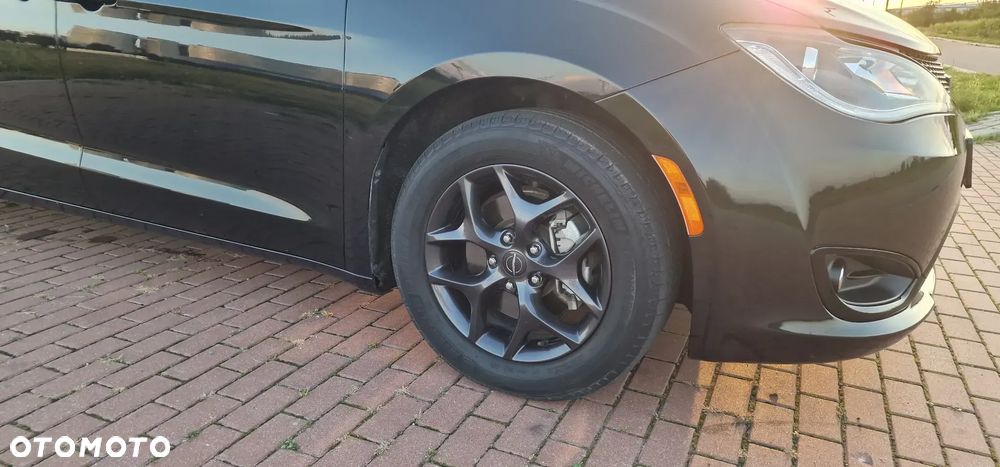 Chrysler Pacifica - 9