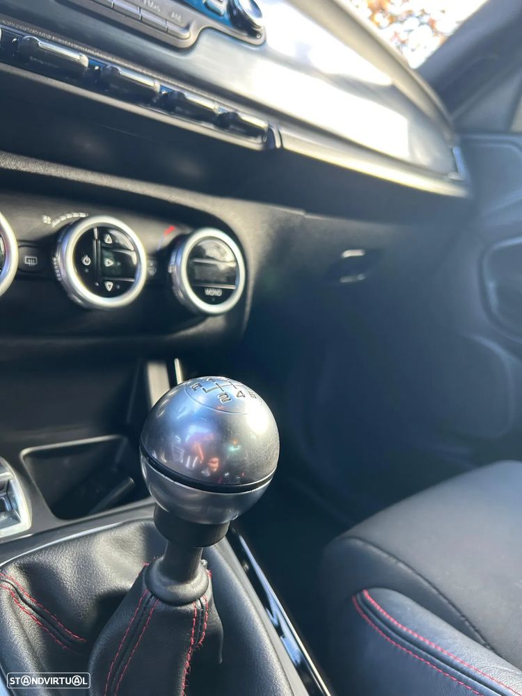 Alfa Romeo Giulietta 1.6 JTDM Distinctive - 11