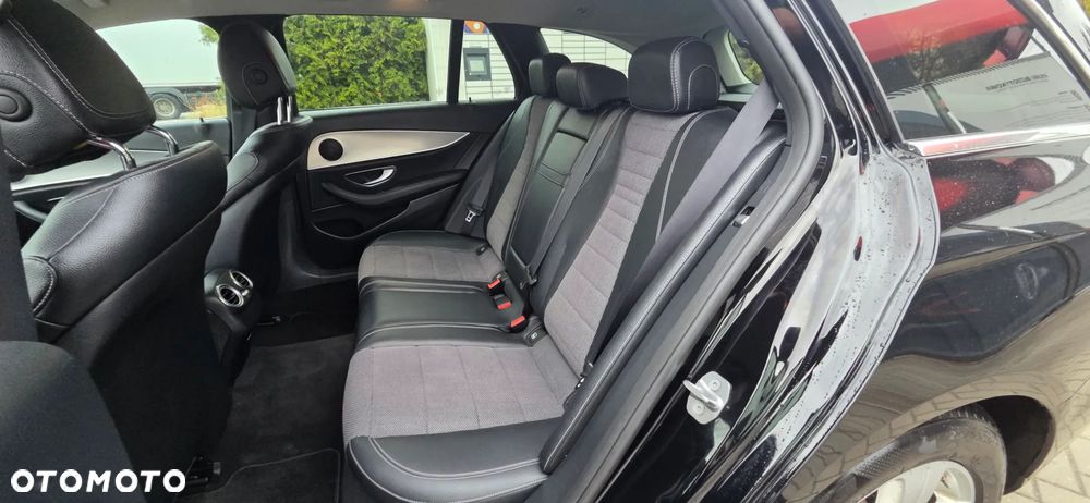 Mercedes-Benz Klasa E 220 d 9G-TRONIC - 33