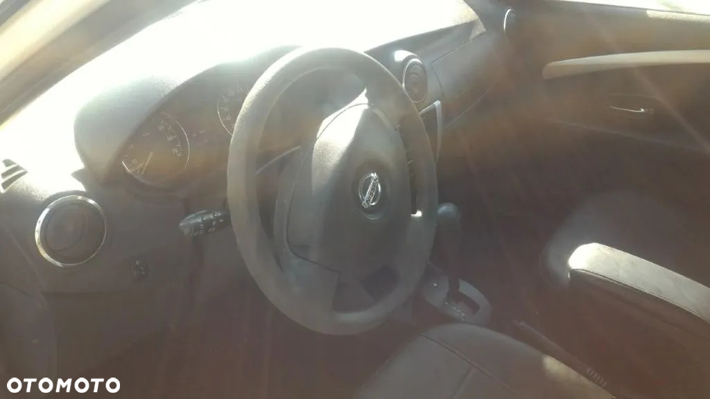 Nissan Almera - 22