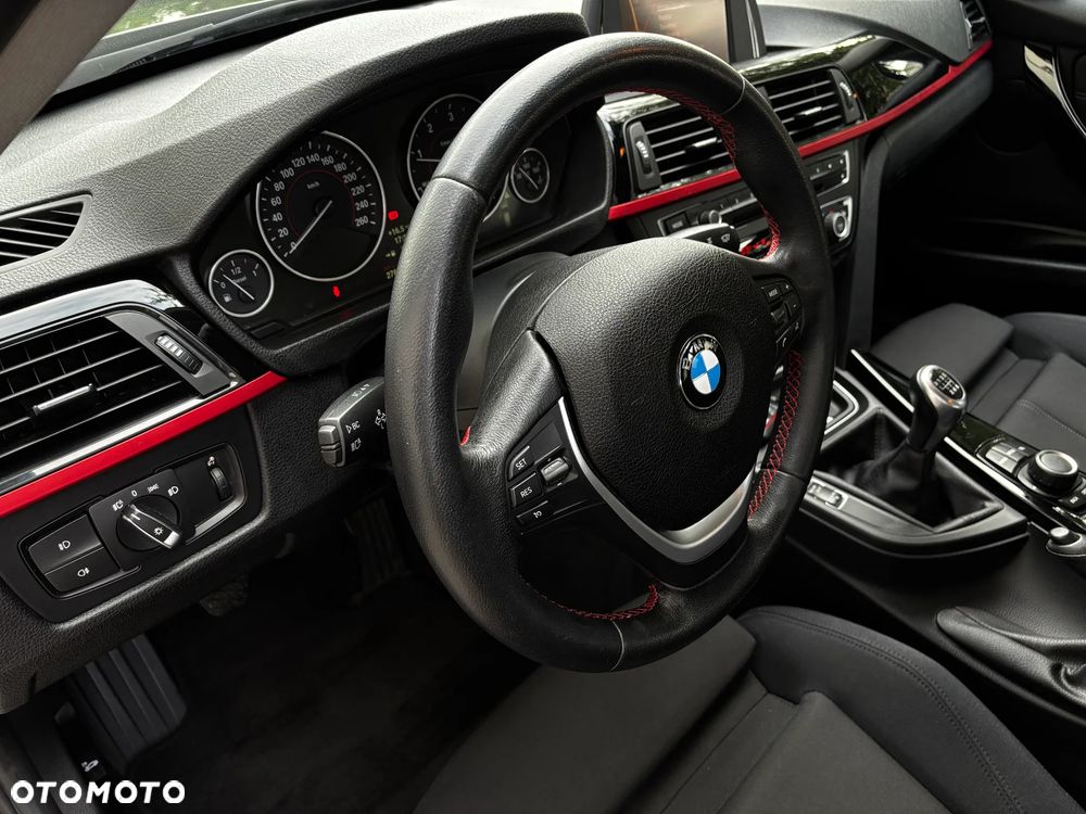BMW Seria 3 320d Sport Line - 32