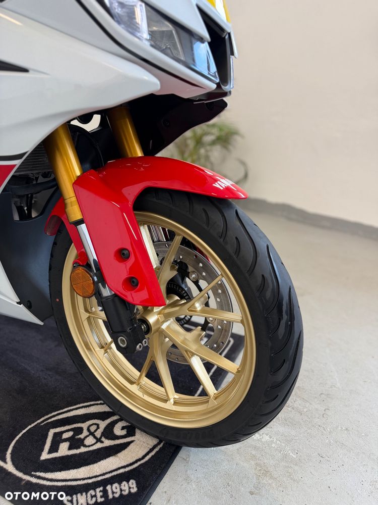 Yamaha YZF - 8