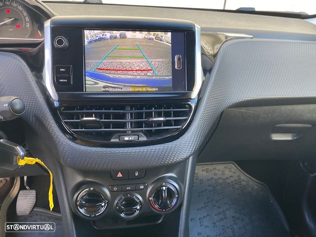 Peugeot 208 1.2 PureTech Style - 8