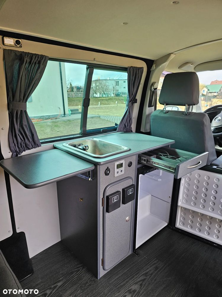 Volkswagen Caravelle - 12