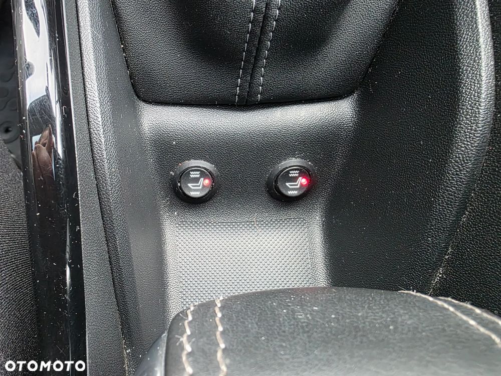 Peugeot 2008 1.2 Pure Tech Style S&S - 17