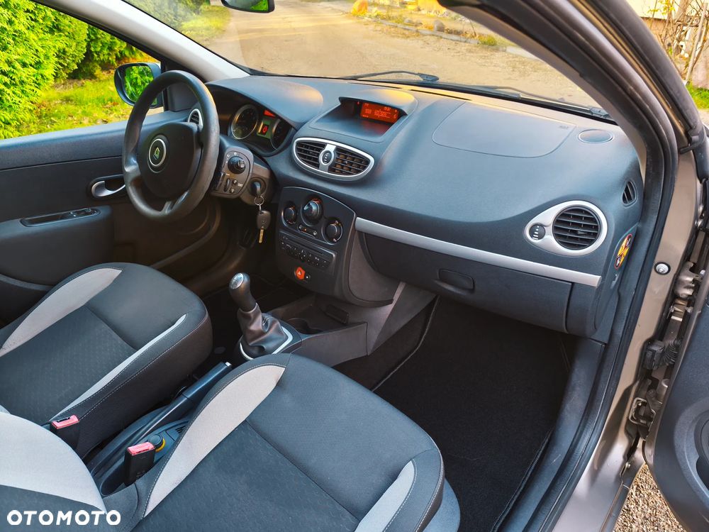 Renault Clio - 23