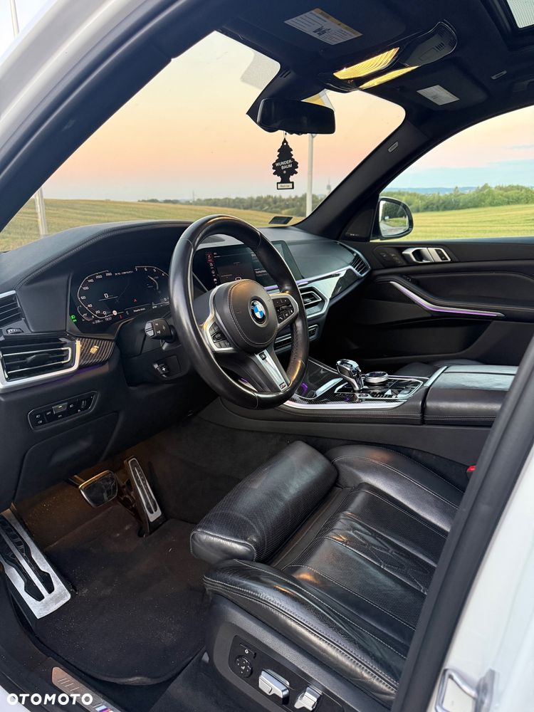 BMW X5 M M50i - 18