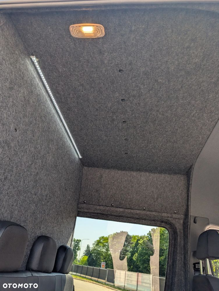 Mercedes-Benz Sprinter - 13