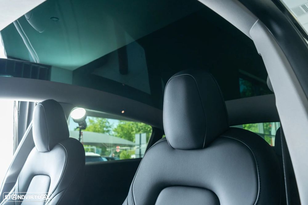 Tesla Model Y Long Range Dual Motor AWD - 8