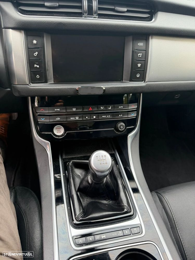 Jaguar XF 2.0 D Prestige - 10