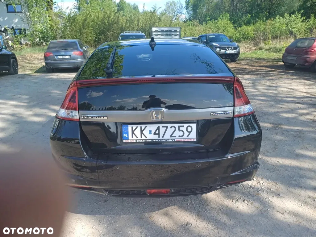 Toyota Prius (Hybrid) - 6