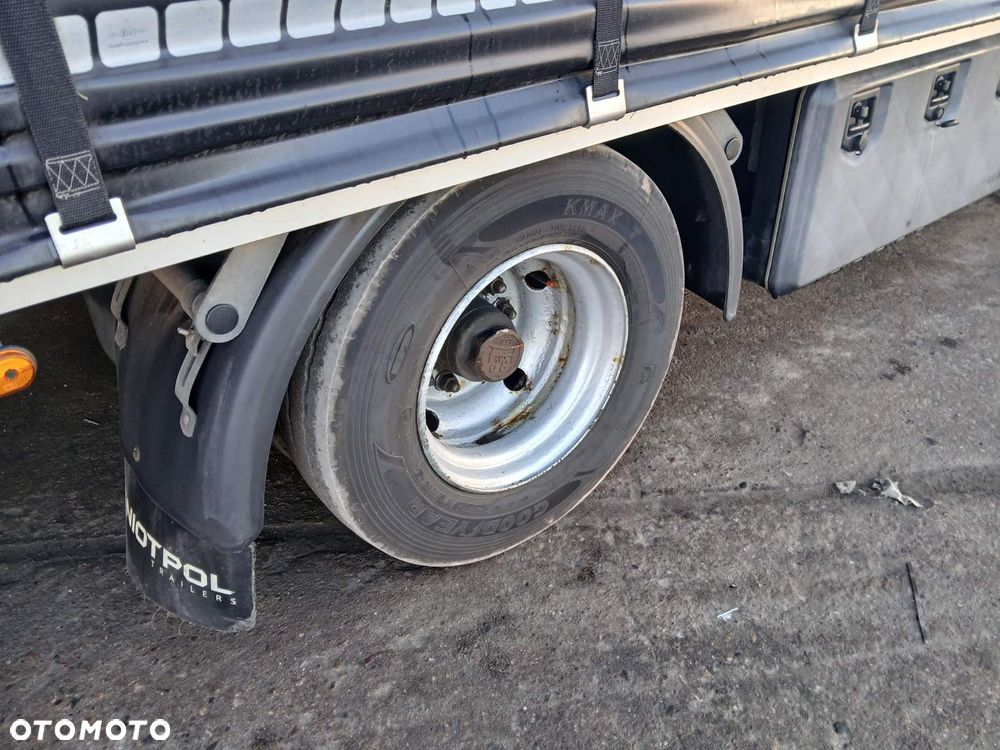 Mercedes-Benz Actros - 13