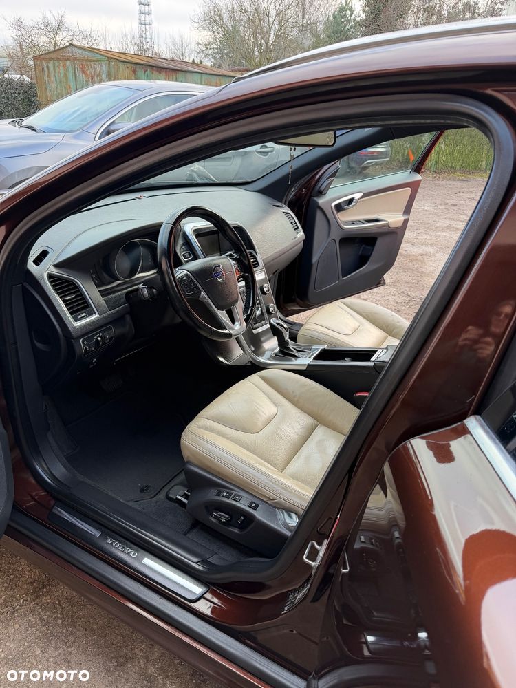 Volvo XC 60 D5 AWD Summum - 9
