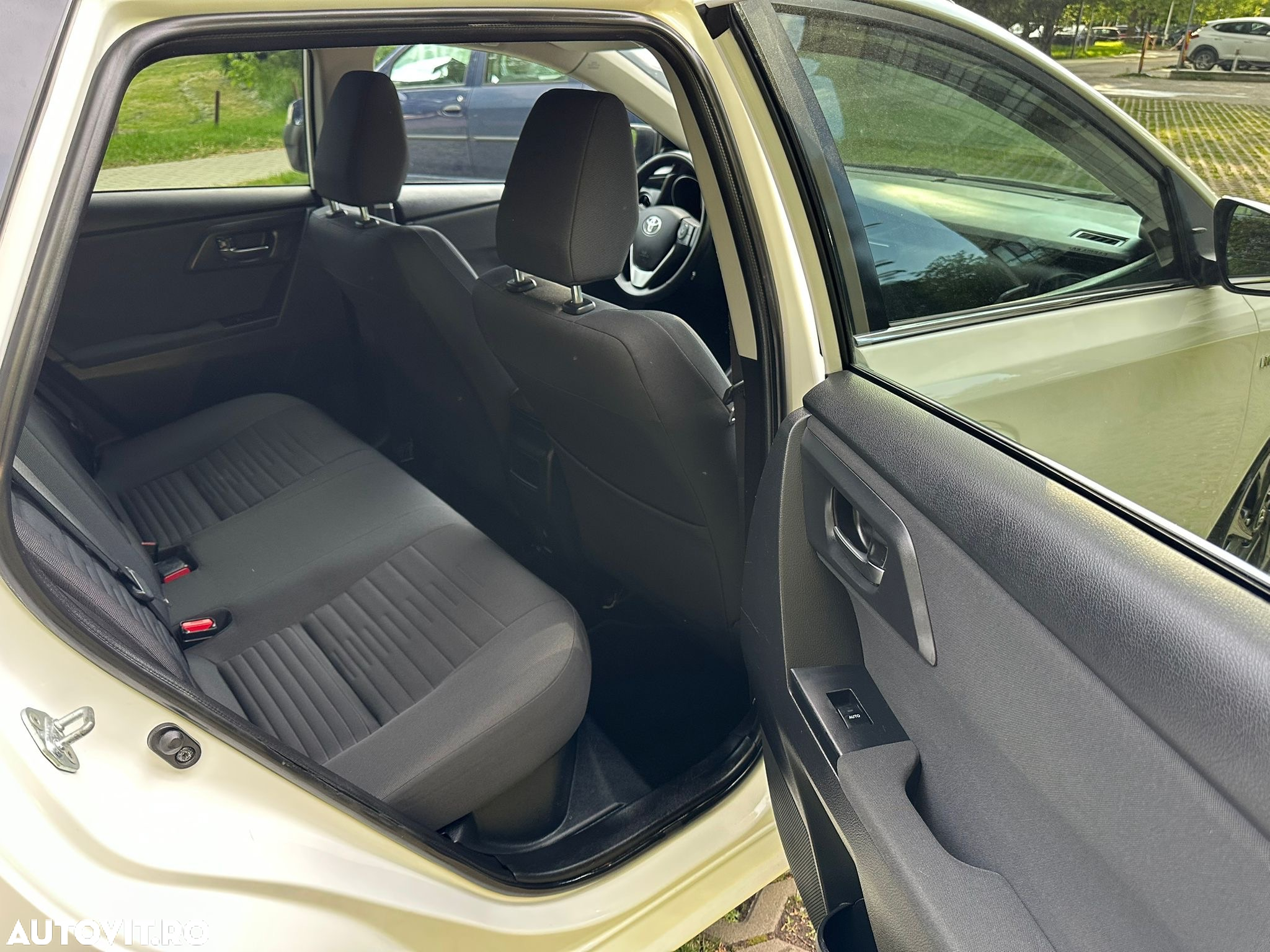 Toyota Auris 1.8 VVT-i Hybrid Automatik Style Selection - 18